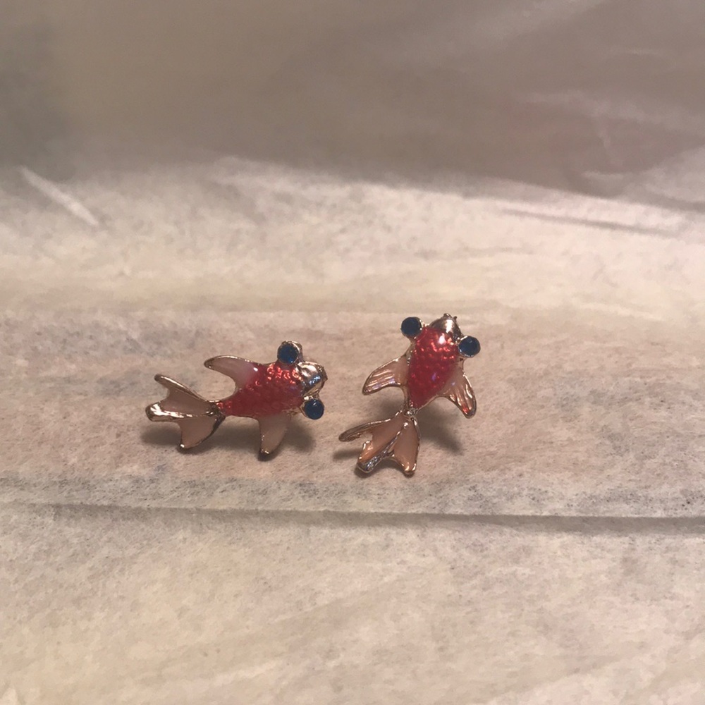 Gold fish earrings - Picture 1 of 2